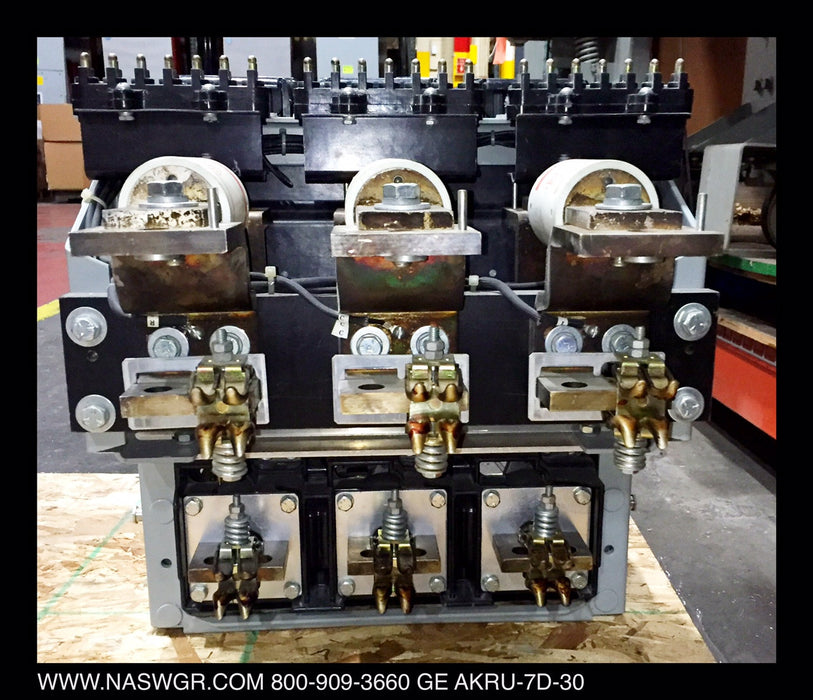 AKRU-7D-30 ~ GE AKRU-7D-30 Circuit Breaker 800 amp Fused Power Circuit Breaker EO/DO
