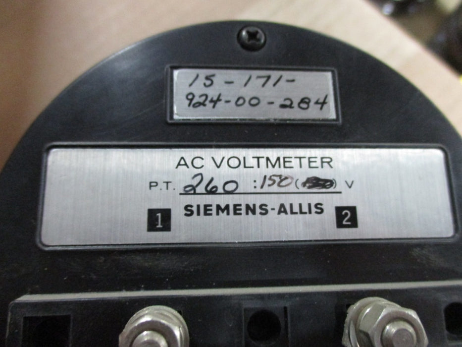 15-171-924-00-284 - Simens-Allis - 300 AC Volts Meter